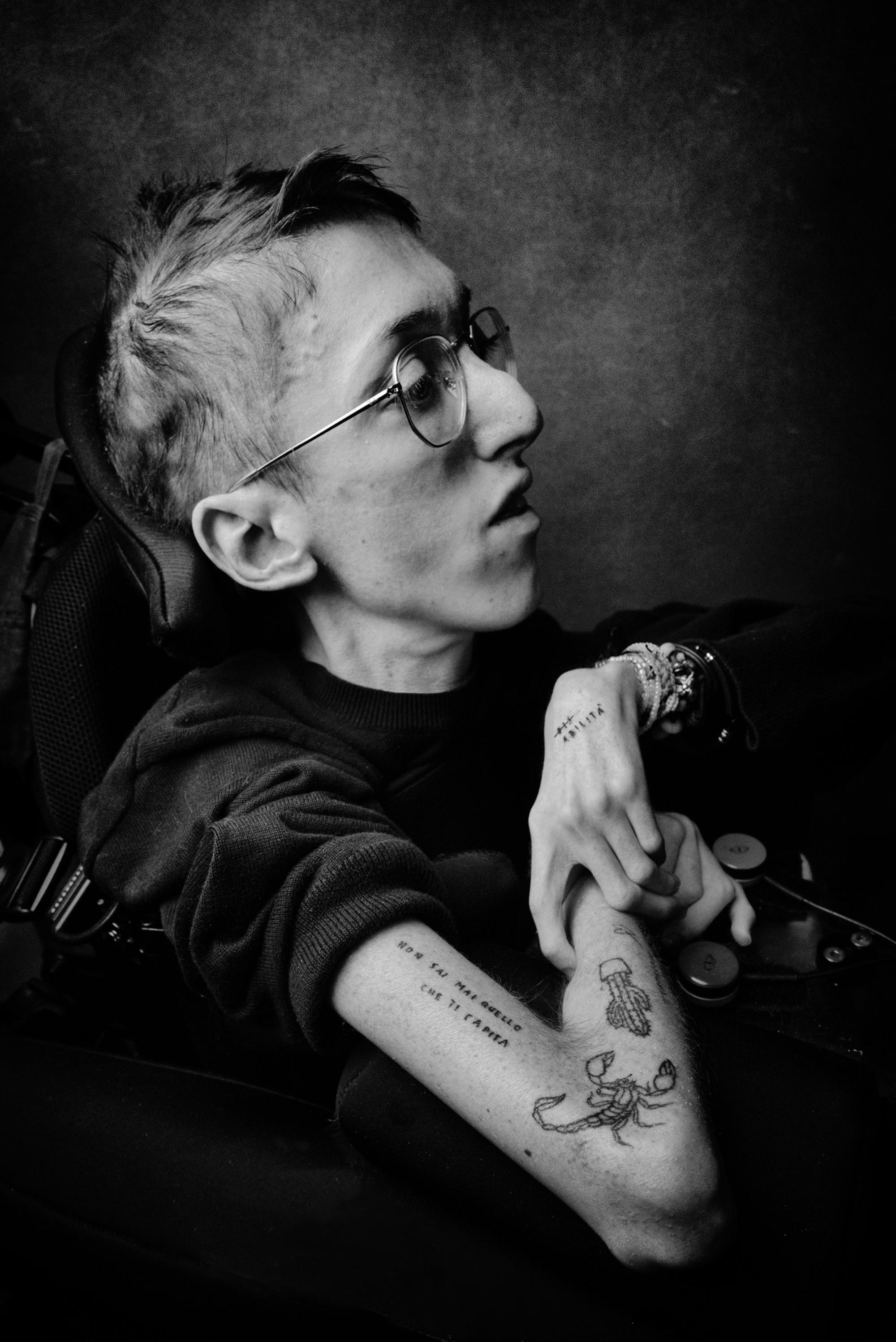 Pippo brilla di una luce bellissima - determinazione e desiderio ostinato di vivere tutto della sua giovinezza.